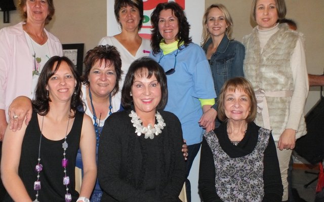 Voor vlnr is Jackie Lombaard, Lizette Janse van Rensburg, Petra van Rensburg en Corra Helberg. Agter vlnr is Lanita Marais, Minette Maree, Madelein Swart, Alida Calitz en Annemien van der Merwe.